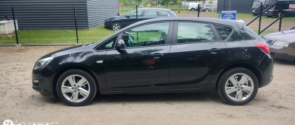 Opel Astra cena 29800 przebieg: 145000, rok produkcji 2013 z Gostynin małe 352